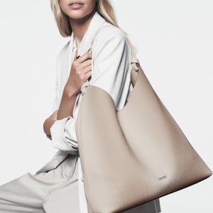 PAULA HOBO