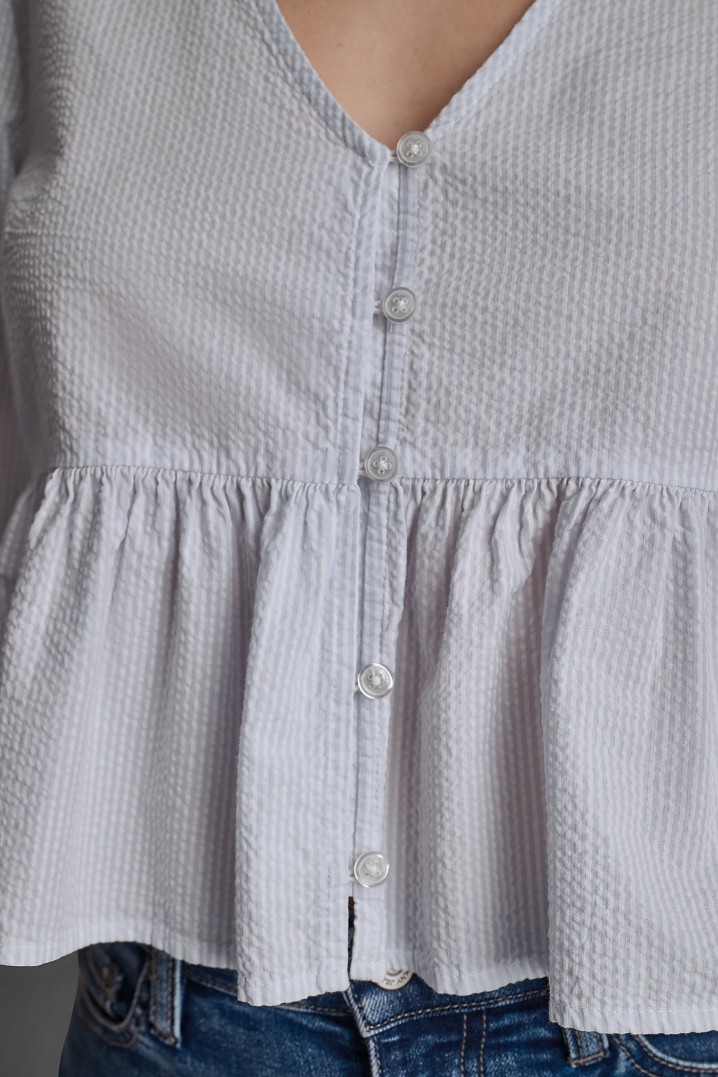PUFF SLEEVE V-NECK SHIRT - Image 6