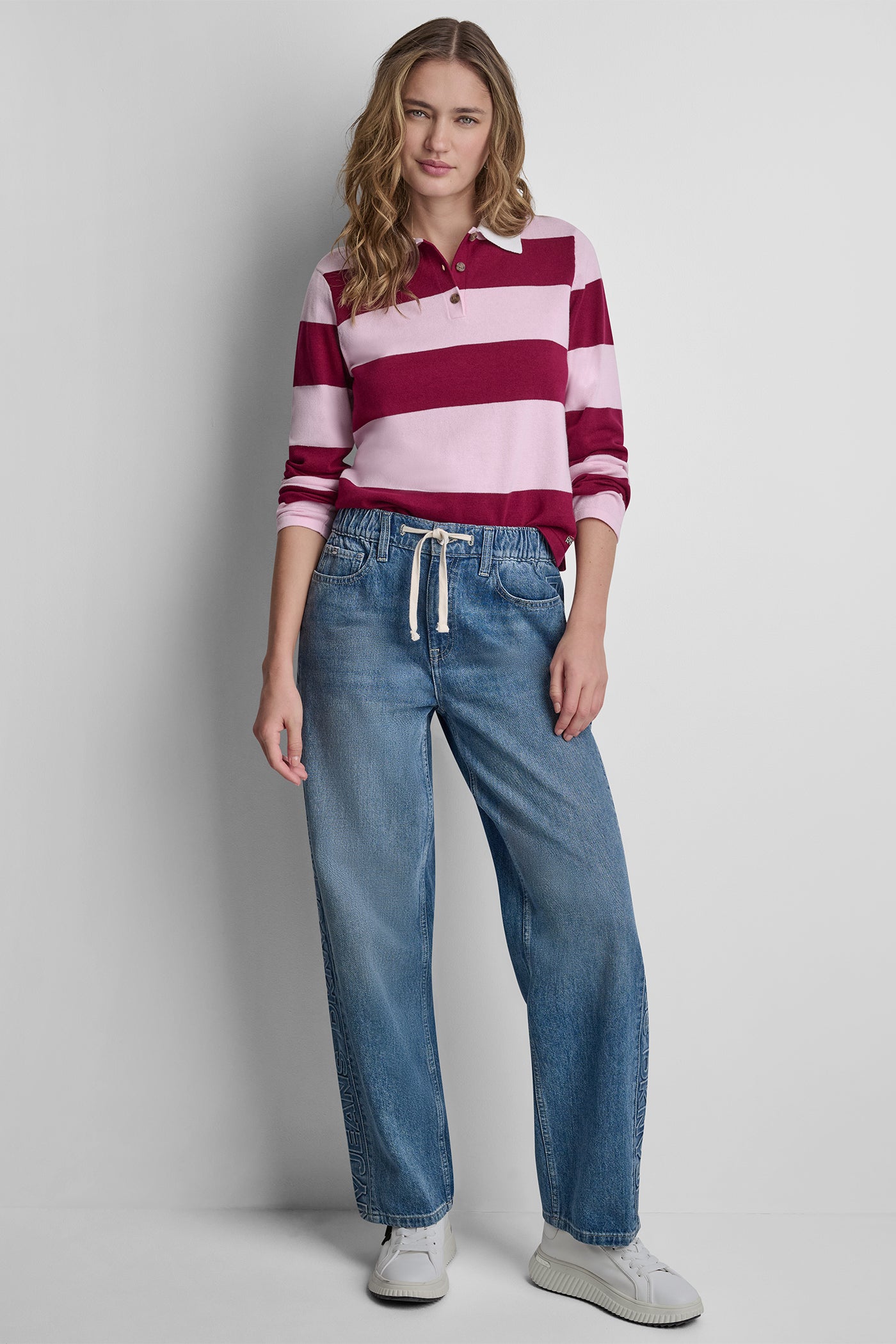 MID-RISE STRAIGHT LEG WITH LOGO DETAIL - Image 4