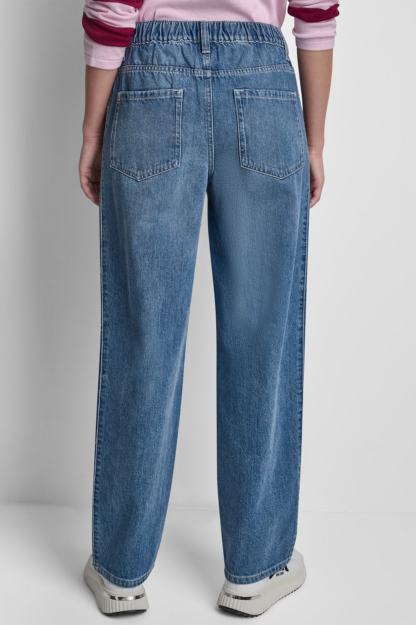 MID-RISE STRAIGHT LEG WITH LOGO DETAIL - Image 3