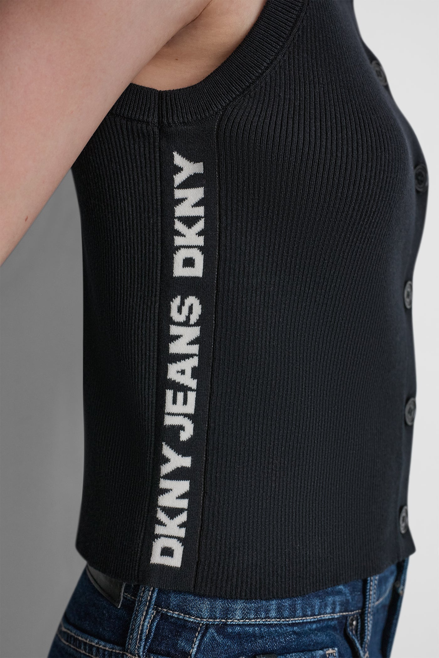 CROPPED SLEEVELESS LOGO TRIM SWEATER - Image 4