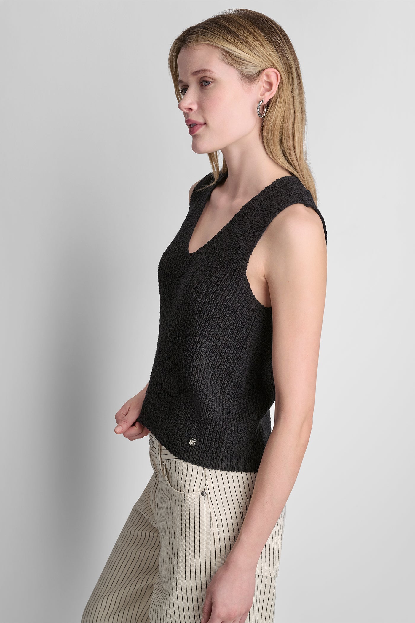 V-NECK SWEATER TANK - Image 4