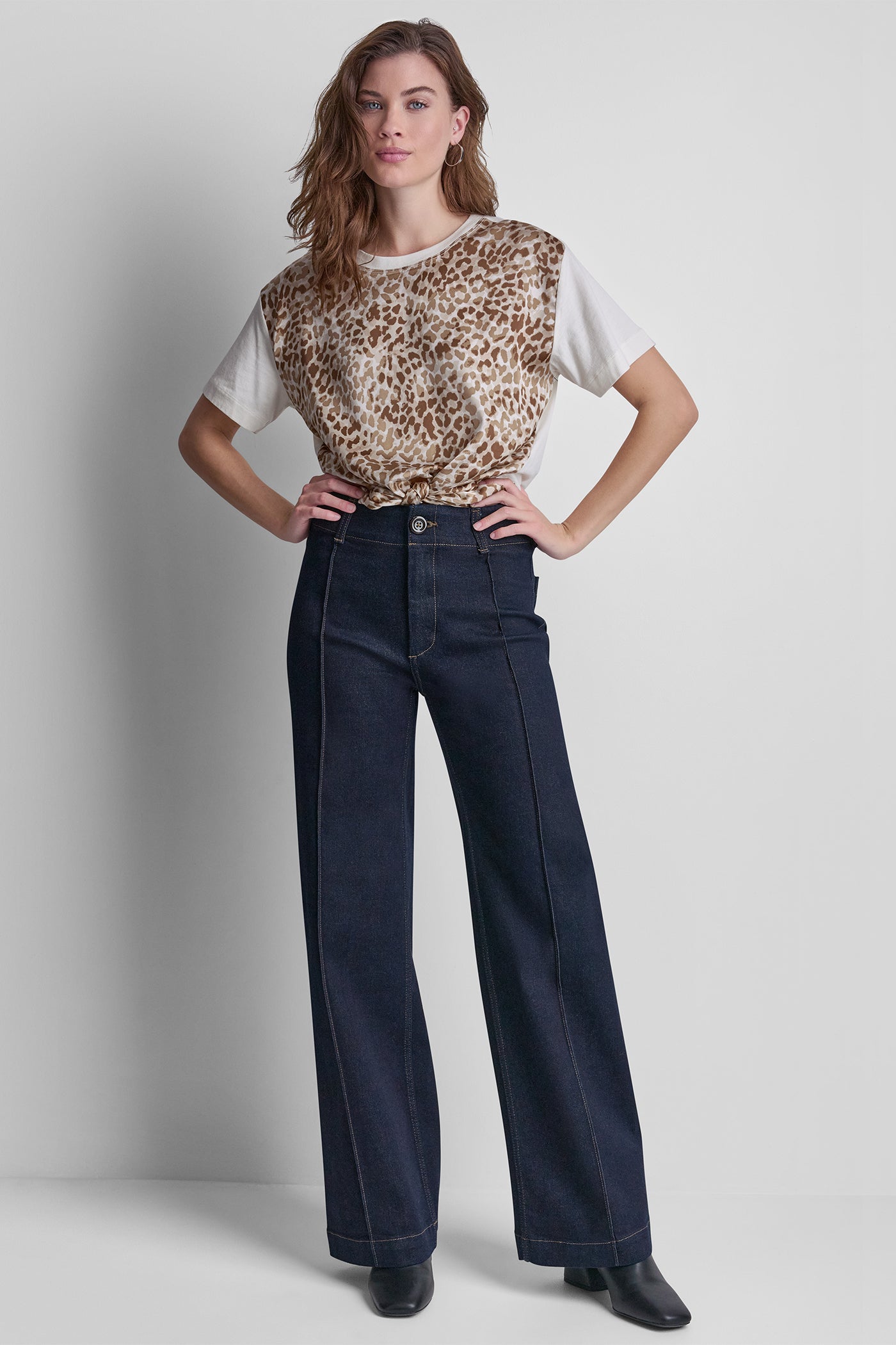 HIGH-RISE PINTUCKED WIDE-LEG JEAN - Image 5