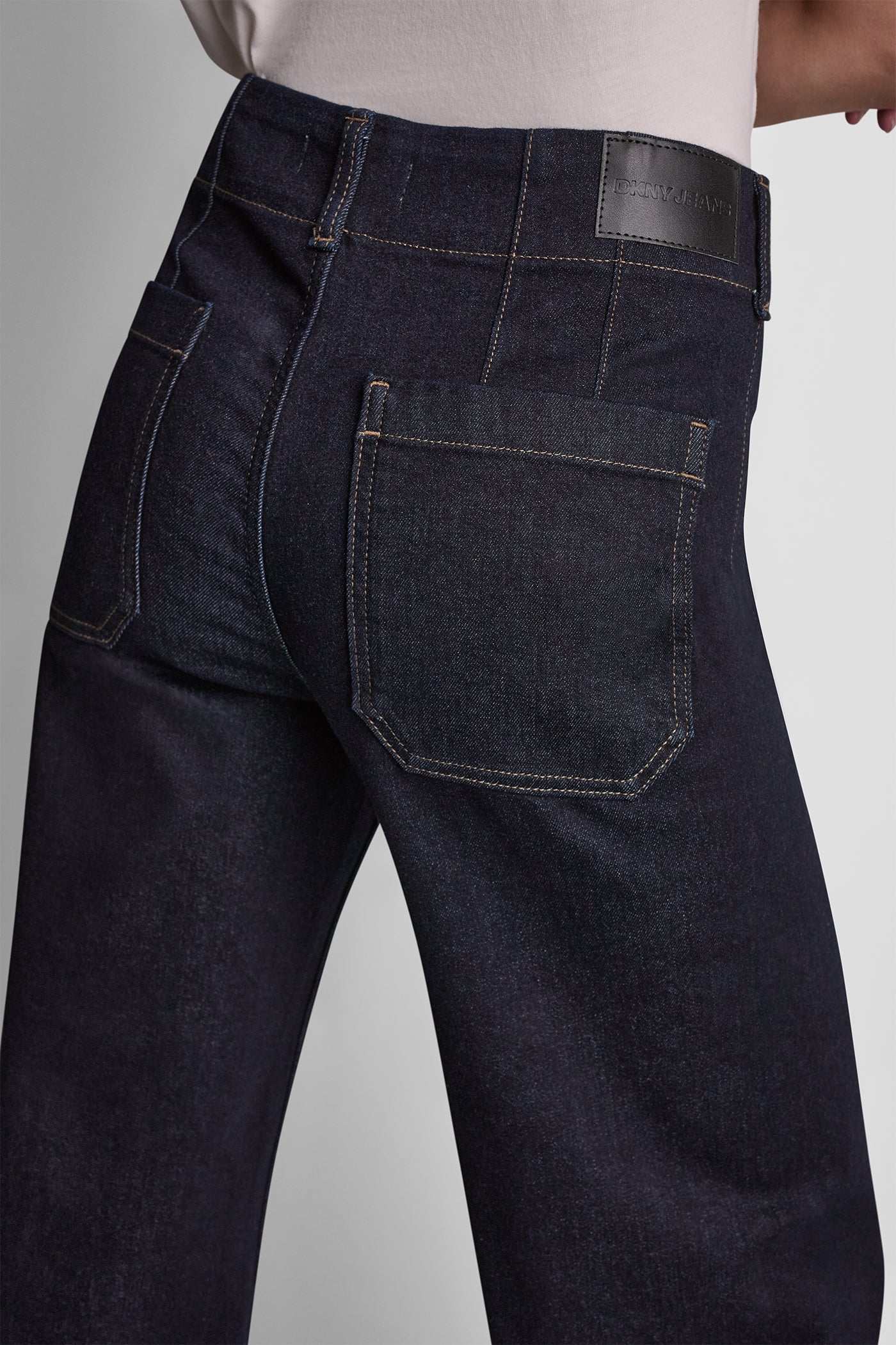 HIGH-RISE PINTUCKED WIDE-LEG JEAN - Image 7