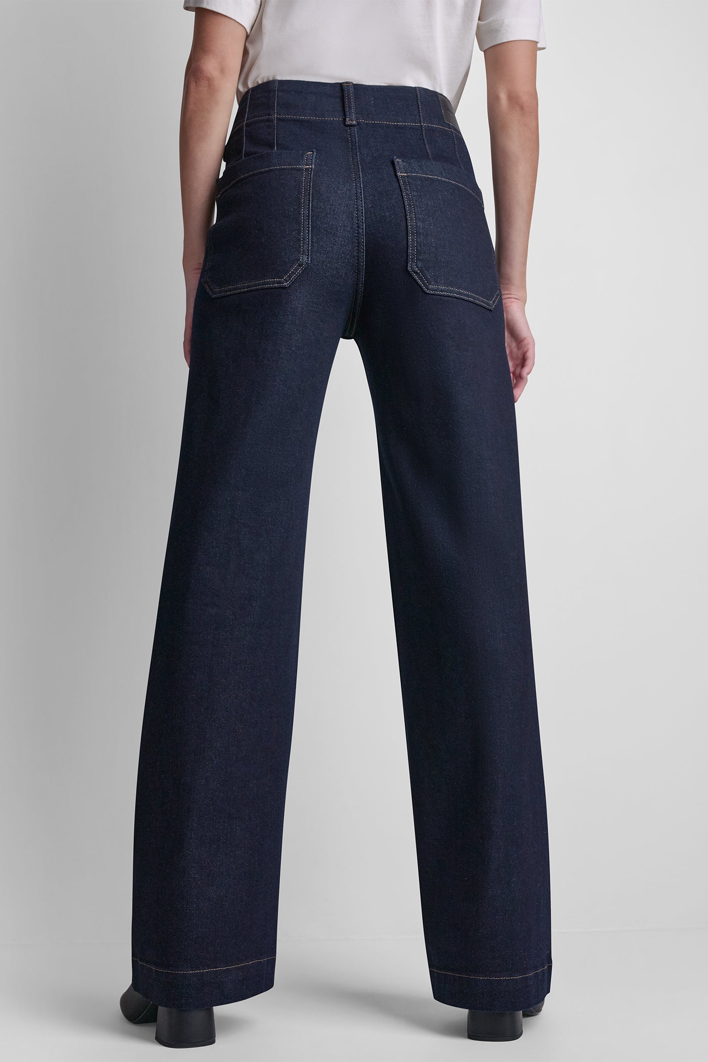 HIGH-RISE PINTUCKED WIDE-LEG JEAN - Image 3