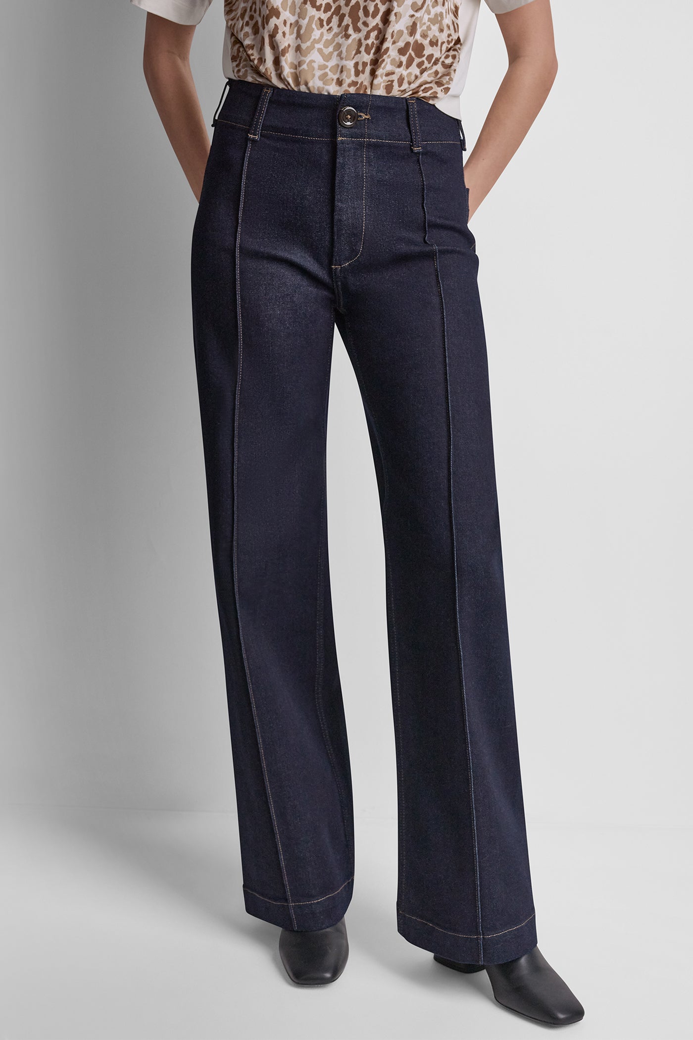 HIGH-RISE PINTUCKED WIDE-LEG JEAN - Image 2