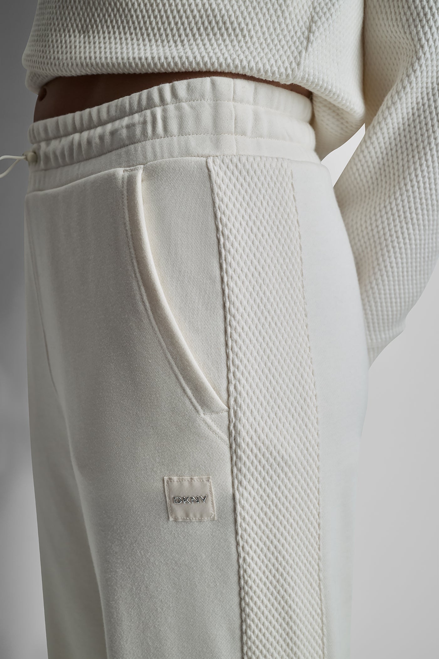 JACQUARD MIX HIGH-RISE ANKLE PANT - Image 6