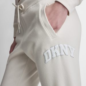 MID-RISE VARSITY LOGO JOGGER