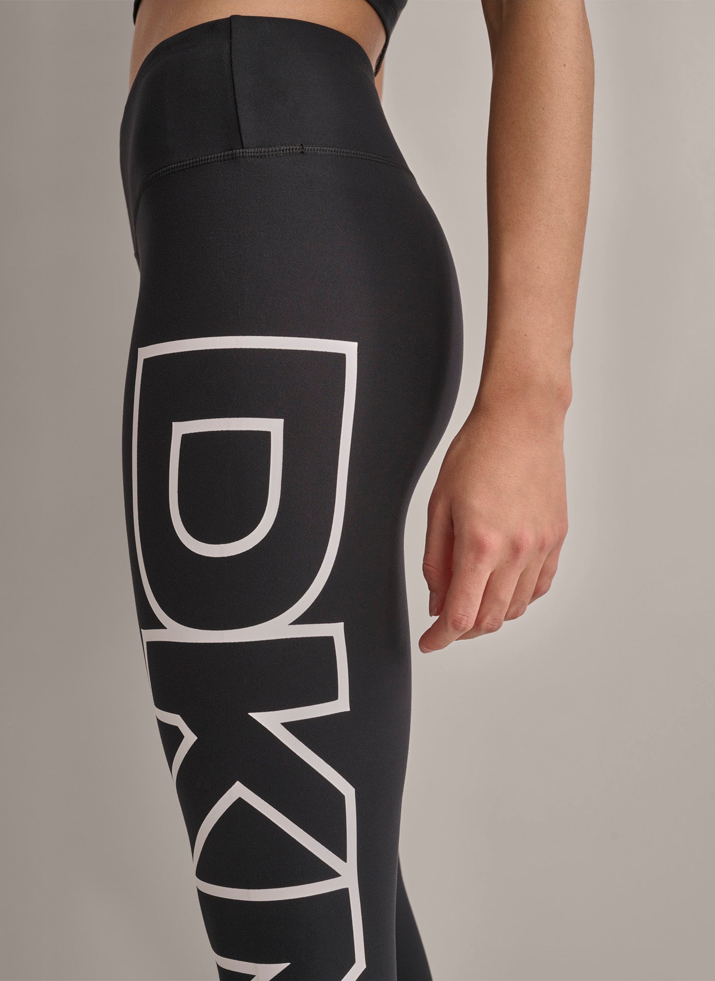 HIGH-RISE LOGO 7/8 LENGTH LEGGING - Image 2