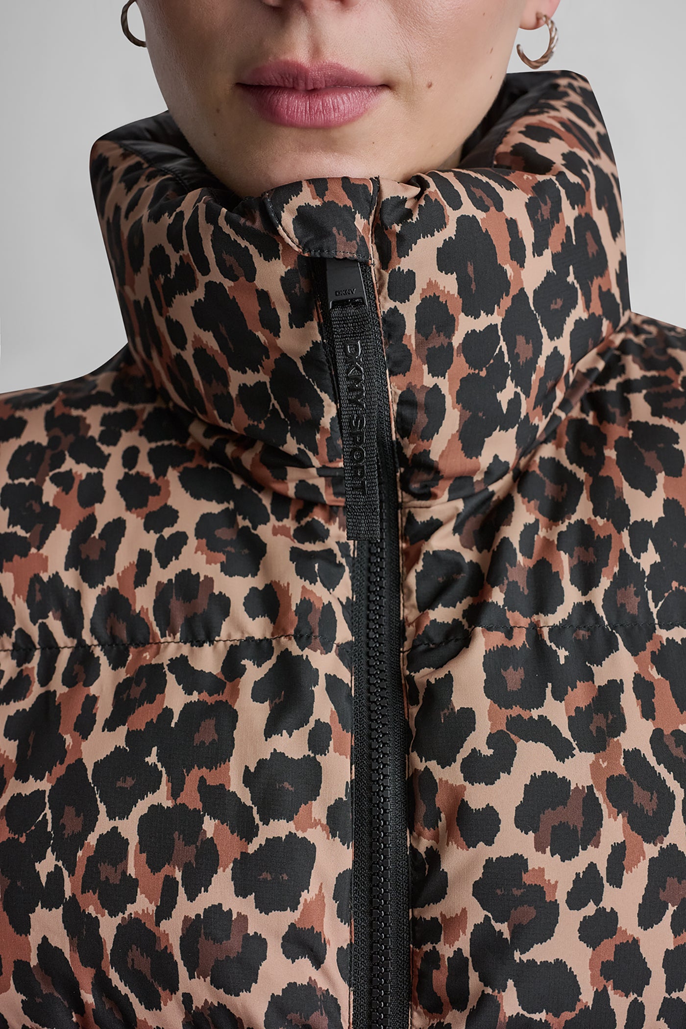 PRINTED MOCK NECK VEST - Image 8