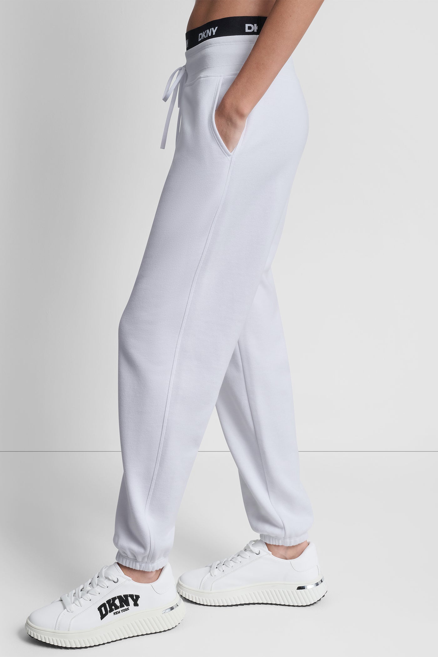 HIGH-RISE LOGO WAIST SLIM JOGGER - Image 4