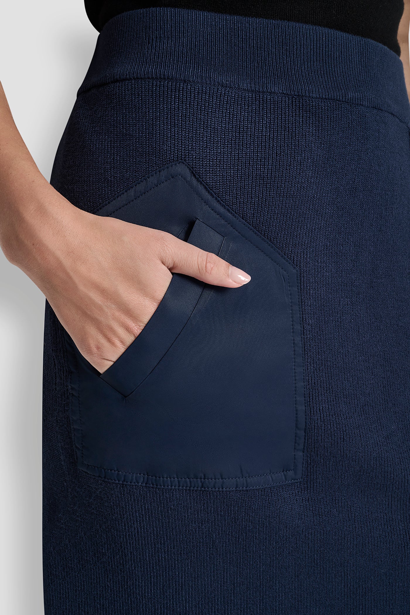 ZIP-DETAILED MIDI SWEATER SKIRT - Image 6