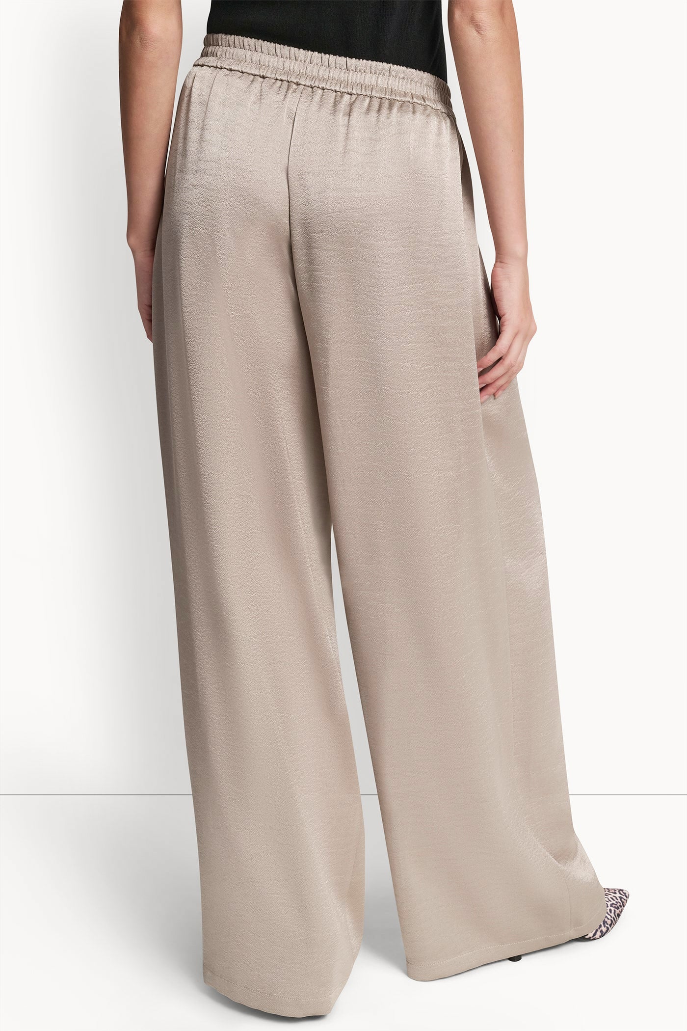 HIGH-RISE SATIN PLEATED WIDE-LEG PANT - Image 3