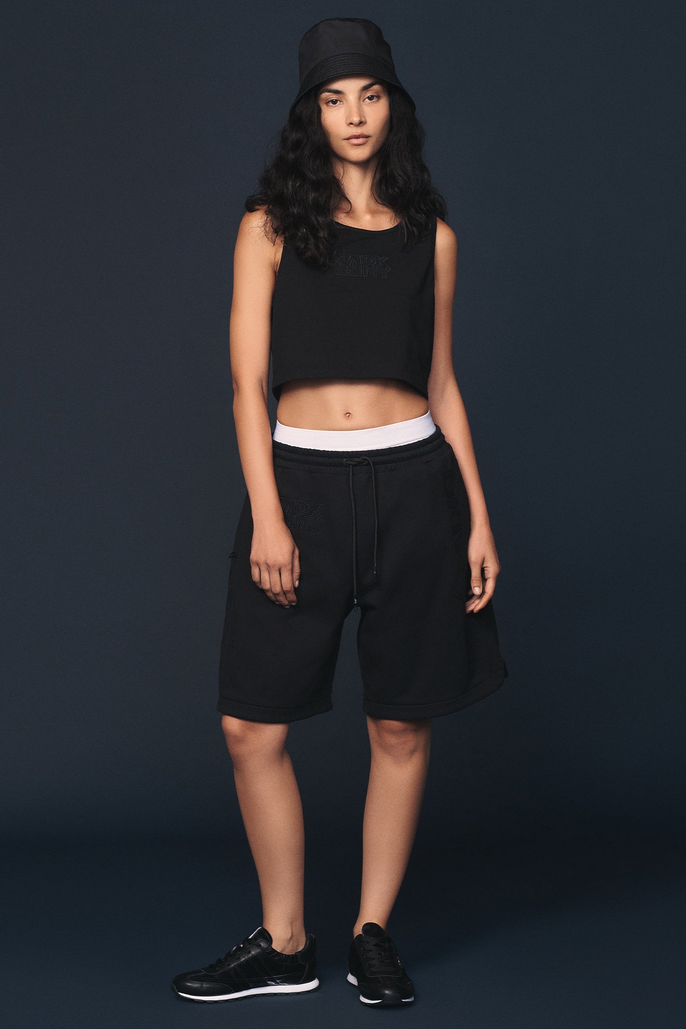 DKNY X YANKEES EMBROIDERED SHORT - Image 3
