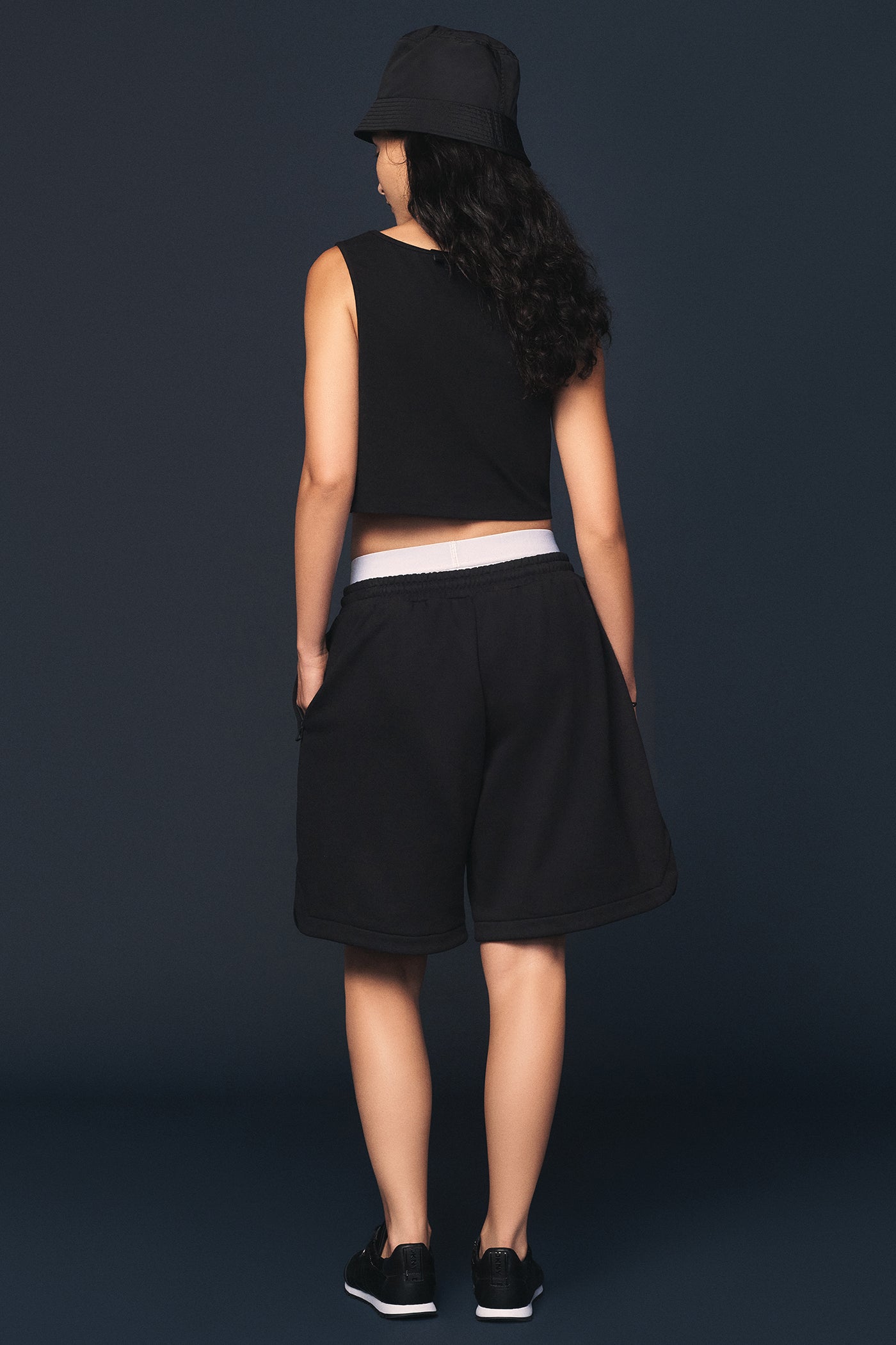 DKNY X YANKEES EMBROIDERED SHORT - Image 4