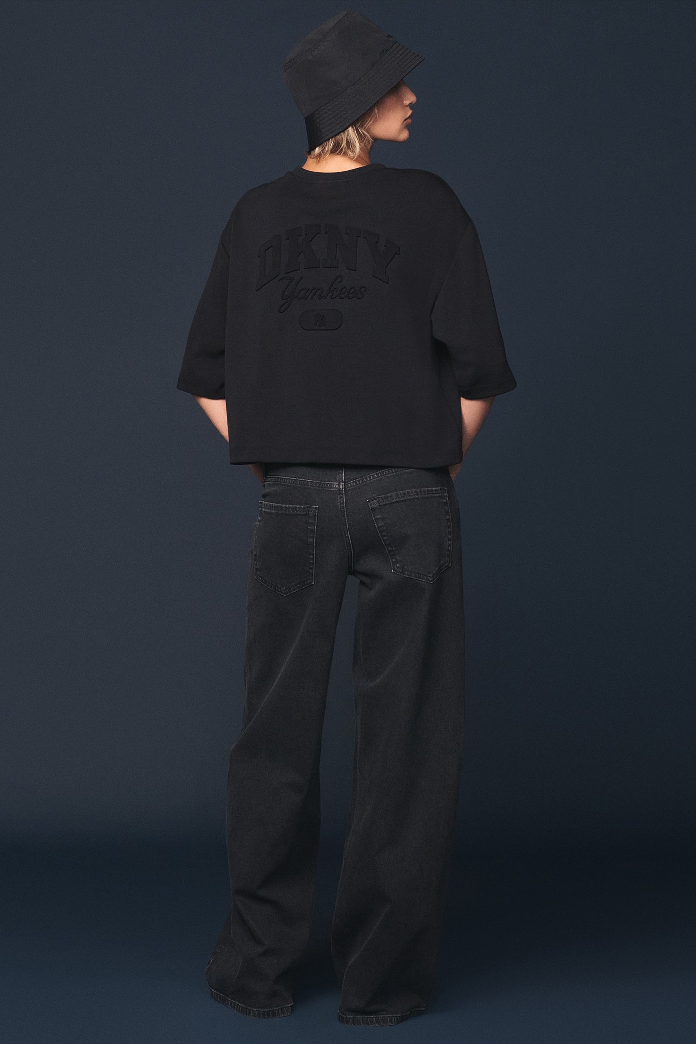 DKNY X YANKEES CROPPED TEE - Image 5