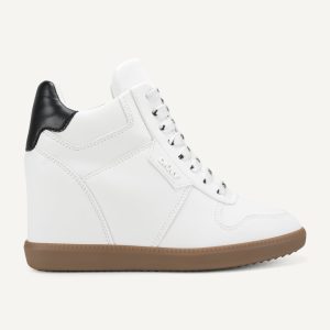 SEREINA LACE UP SNEAKER